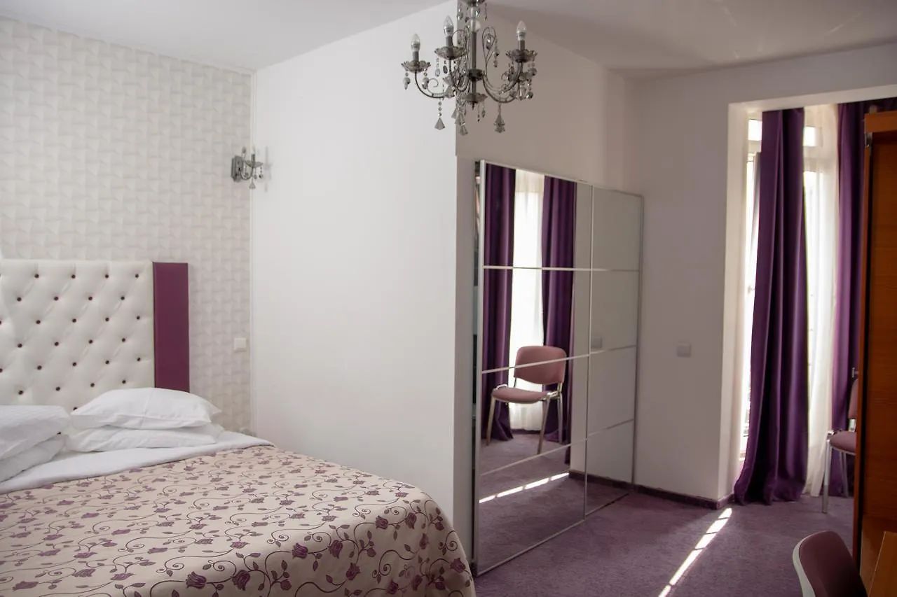 Гостевой дом Iris Boutique Therme & Bucharest Otopeni Airport
