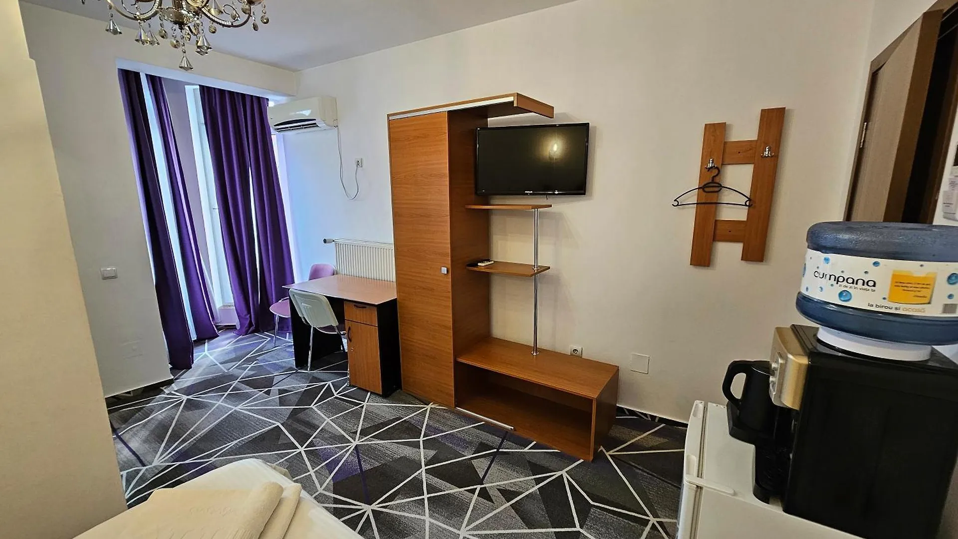 Iris Boutique Hotel Otopeni 4*,