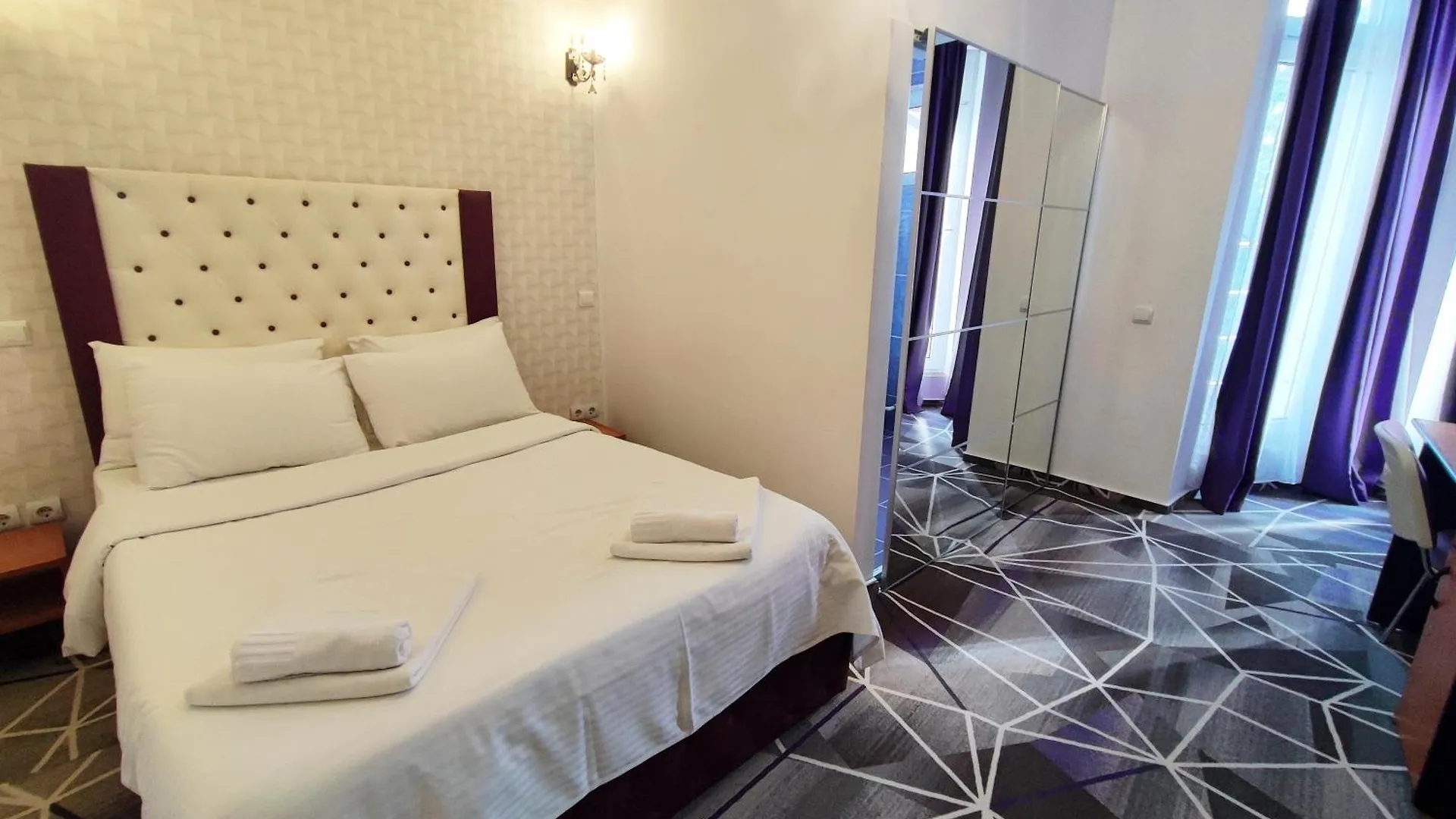 Iris Boutique Hotel Otopeni Guest house